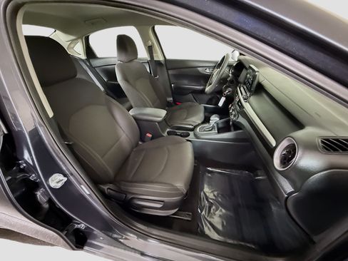 Used 2020 Kia Forte LXS FWD image 28