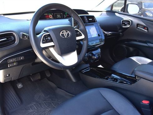 Used 2017 Toyota Prius Four w/ Advanced Technology Package FWD image 3
