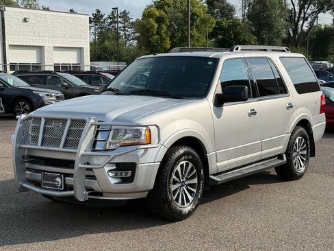 Used 2015 Ford Expedition XLT w/ Equipment Group 202A RWD image 8