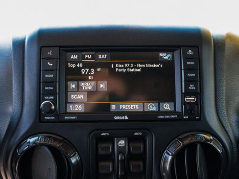 Used 2017 Jeep Wrangler Unlimited Rubicon AWD/4WD image 16