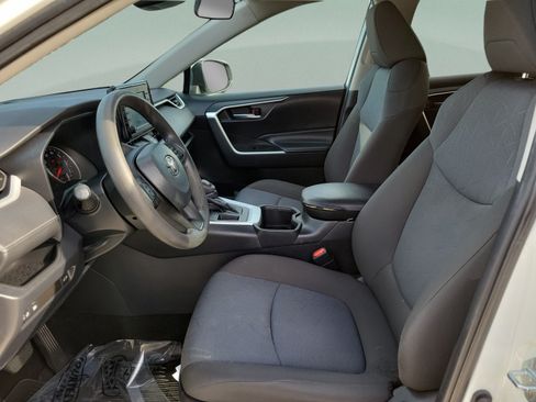 Used 2022 Toyota RAV4 XLE w/ Convenience Package FWD image 16