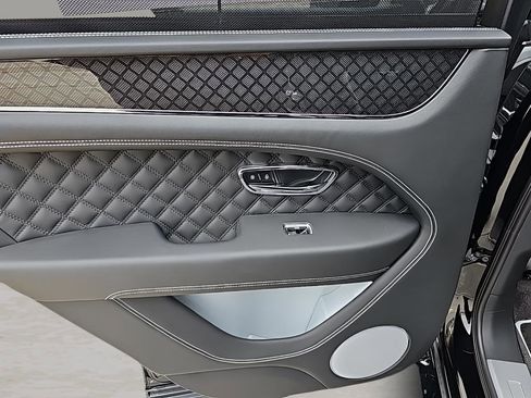 New 2025 Bentley Bentayga image 31