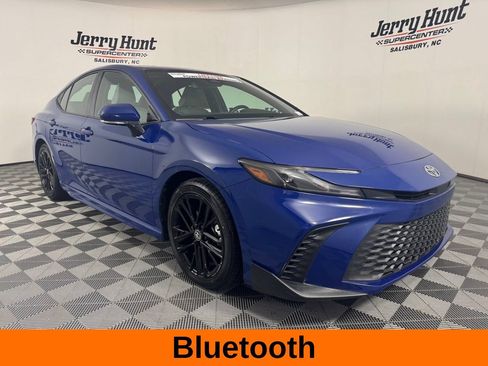 Used 2025 Toyota Camry SE w/ Convenience Package FWD image 6