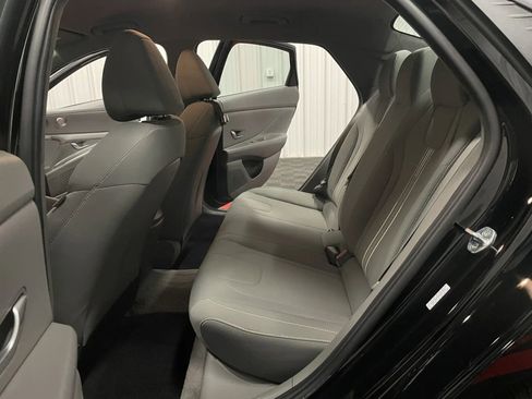 Used 2022 Hyundai Elantra SEL image 35