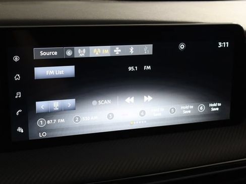 Used 2025 Nissan Kicks SR FWD image 29