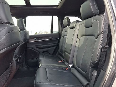 Certified 2025 Jeep Grand Cherokee Limited image 10