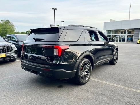 Used 2025 Ford Explorer ST-Line w/ ST-Line Street Pack AWD/4WD image 6