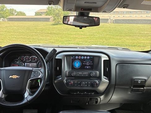 Used 2018 Chevrolet Silverado 1500 LT w/ LT Eassist Package AWD/4WD image 11