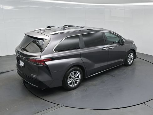 Used 2021 Toyota Sienna Limited FWD image 46