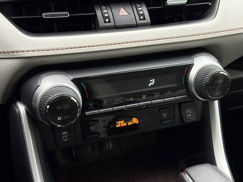 Used 2025 Toyota RAV4 Limited FWD image 27