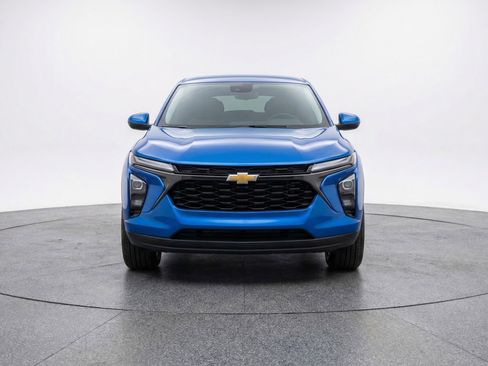 Used 2025 Chevrolet Blazer LT image 2