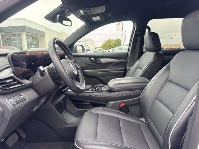 Used 2025 Buick Enclave Preferred FWD image 2