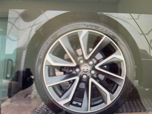 Used 2020 Toyota Corolla SE w/ SE Premium Package FWD image 19