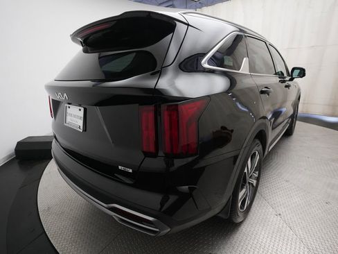 Certified 2023 Kia Sorento SX Prestige w/ Panoramic Sunroof Package AWD/4WD image 13