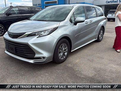 Used 2021 Toyota Sienna XLE