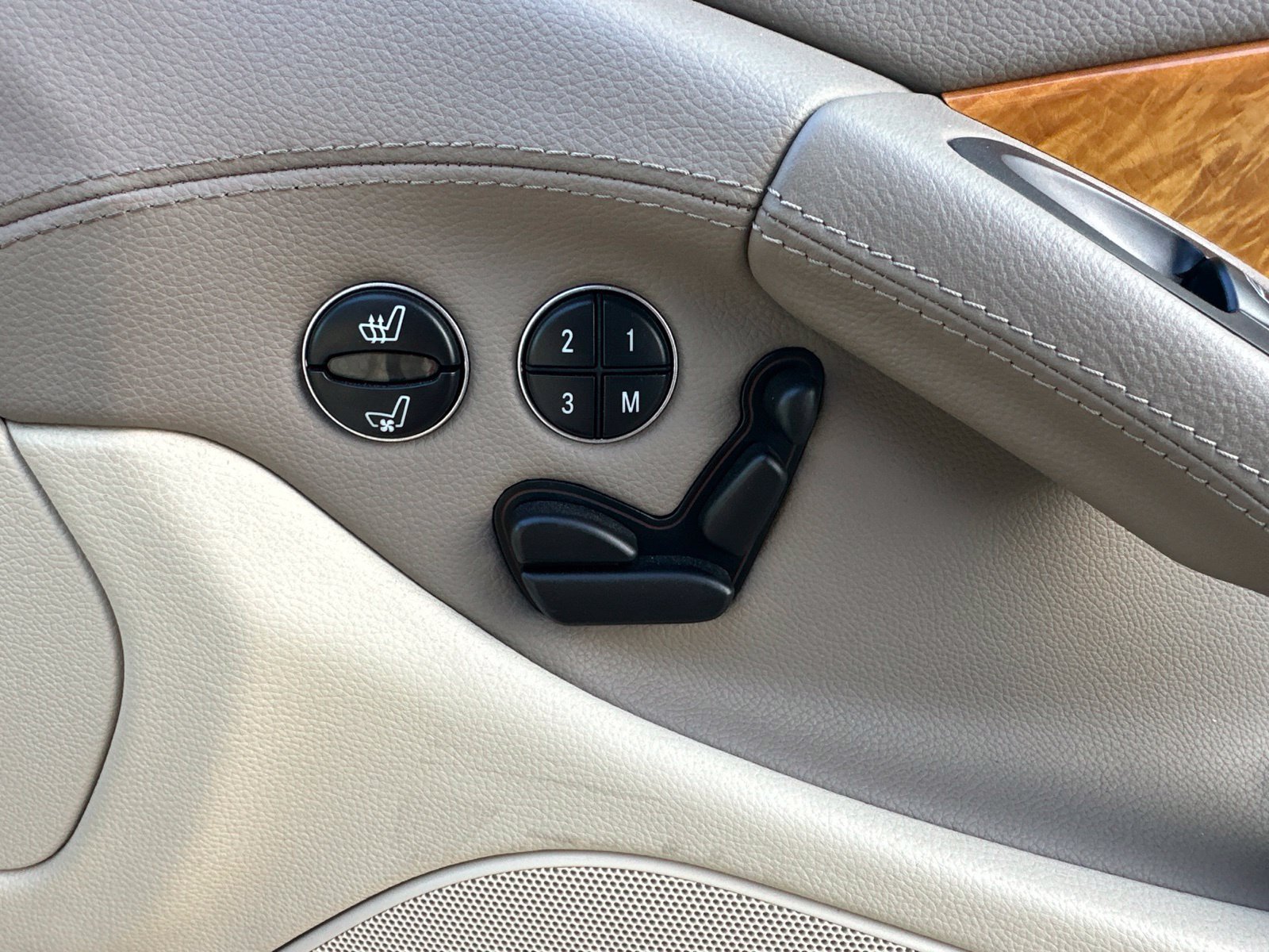 Used 2007 Mercedes-Benz SL 550 image 35