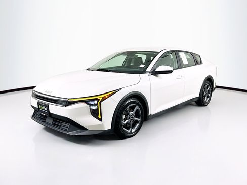 Used 2025 Kia K4 LXS image 3