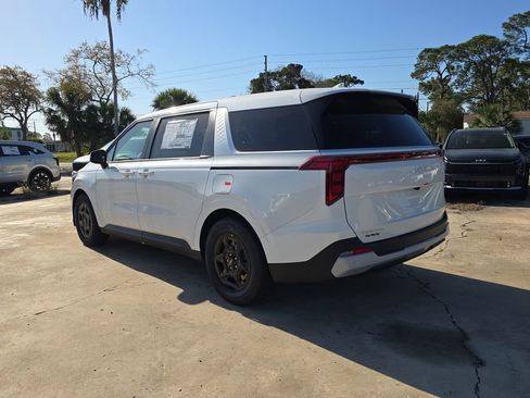 New 2026 Kia Carnival FWD image 6