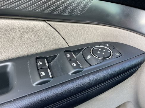 Used 2019 Ford Explorer XLT w/ Equipment Group 202A FWD image 18