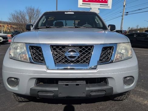 Used 2015 Nissan Frontier SV image 3