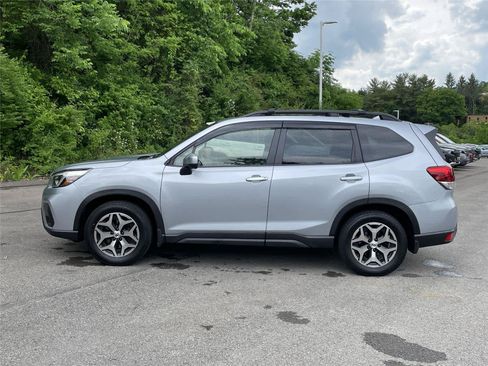 Certified 2021 Subaru Forester Premium AWD/4WD image 2