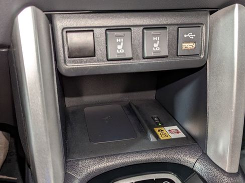 Certified 2022 Toyota Corolla Cross XLE image 24