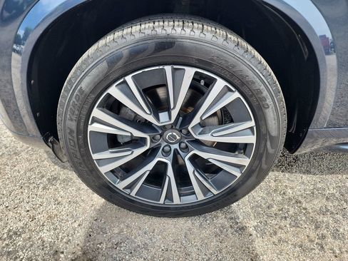 Used 2020 Volvo XC90 T5 Momentum w/ Protection Package Premier FWD image 11