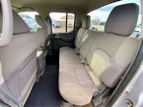 Used 2012 Nissan Frontier SV image 22