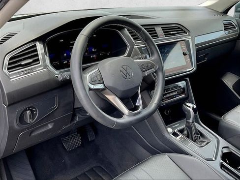Used 2023 Volkswagen Tiguan SE FWD image 13