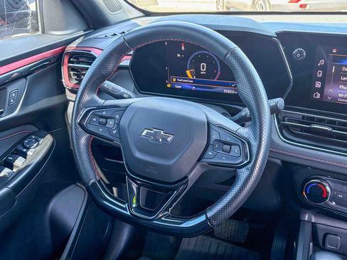 Used 2024 Chevrolet TrailBlazer RS w/ Driver Confidence Package FWD image 17