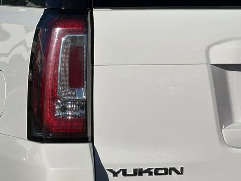 Used 2017 GMC Yukon SLT w/ Premium Edition image 29