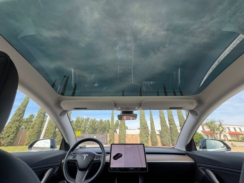 Used 2018 Tesla Model 3 Long Range RWD image 15