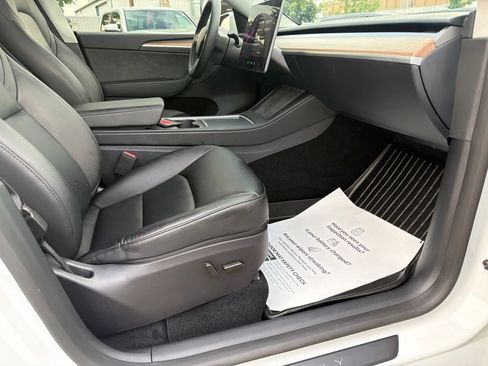 Used 2025 Tesla Model Y Long Range AWD/4WD image 11
