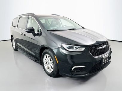 Used 2022 Chrysler Pacifica Touring-L