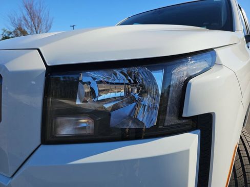 Used 2024 Nissan Frontier SV w/ SV Convenience Package image 30