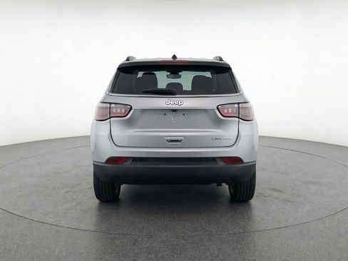 Used 2025 Jeep Compass Limited image 7