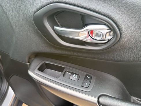 Used 2019 Jeep Cherokee Latitude Plus w/ Cold Weather Group image 53