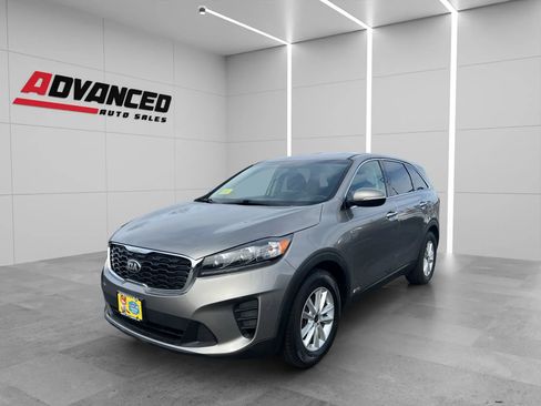 Used 2019 Kia Sorento LX image 3