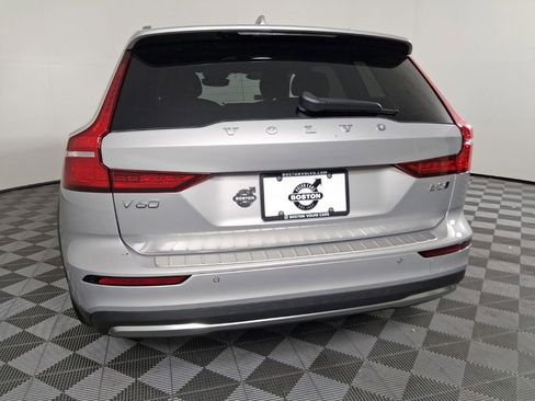 Certified 2025 Volvo V60 B5 Cross Country Plus AWD/4WD image 12