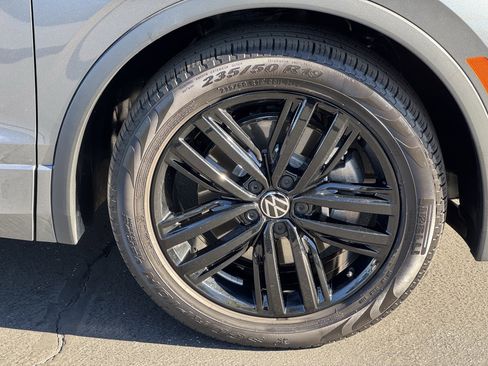 Used 2022 Volkswagen Tiguan SE R-Line image 12