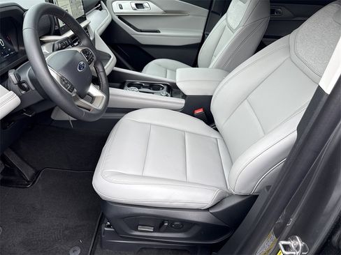 New 2026 Ford Explorer Active w/ Active Comfort Package image 9