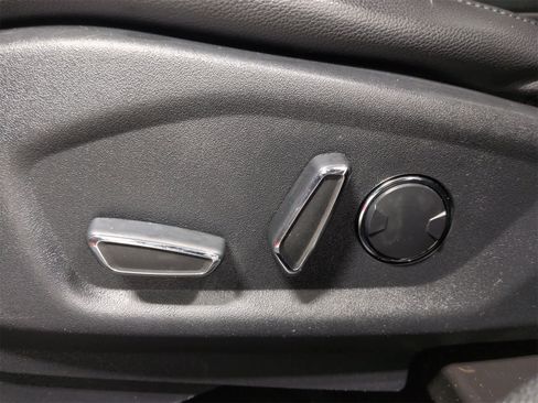 Used 2017 Ford Explorer XLT w/ Equipment Group 202A image 18