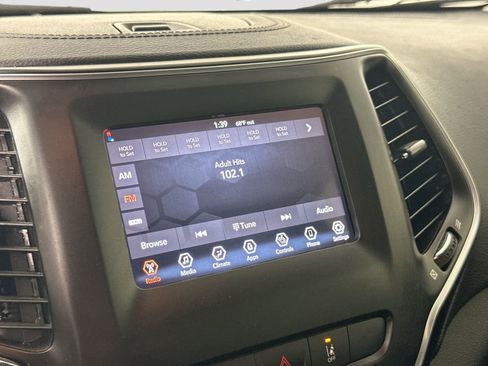 Used 2021 Jeep Cherokee Altitude image 13