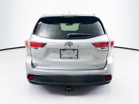 Used 2016 Toyota Highlander Limited AWD/4WD image 4