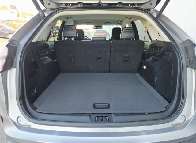 Used 2020 Ford Edge Titanium FWD image 10