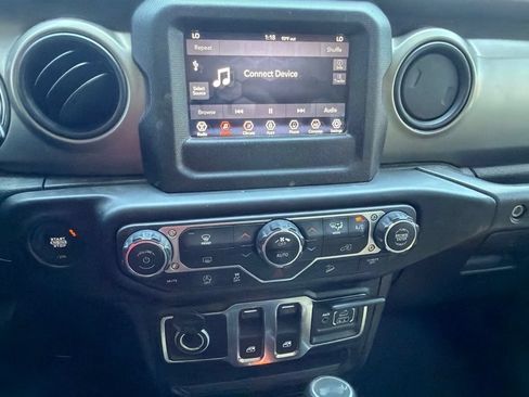 Used 2020 Jeep Wrangler Sport AWD/4WD image 3
