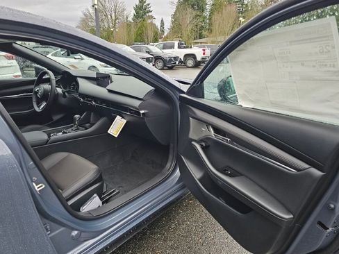 New 2026 MAZDA MAZDA3 Hatchback w/Premium Plus Pkg image 33