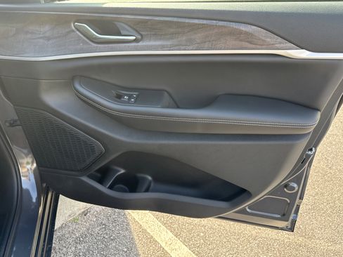 New 2026 Jeep Grand Cherokee Altitude RWD image 16
