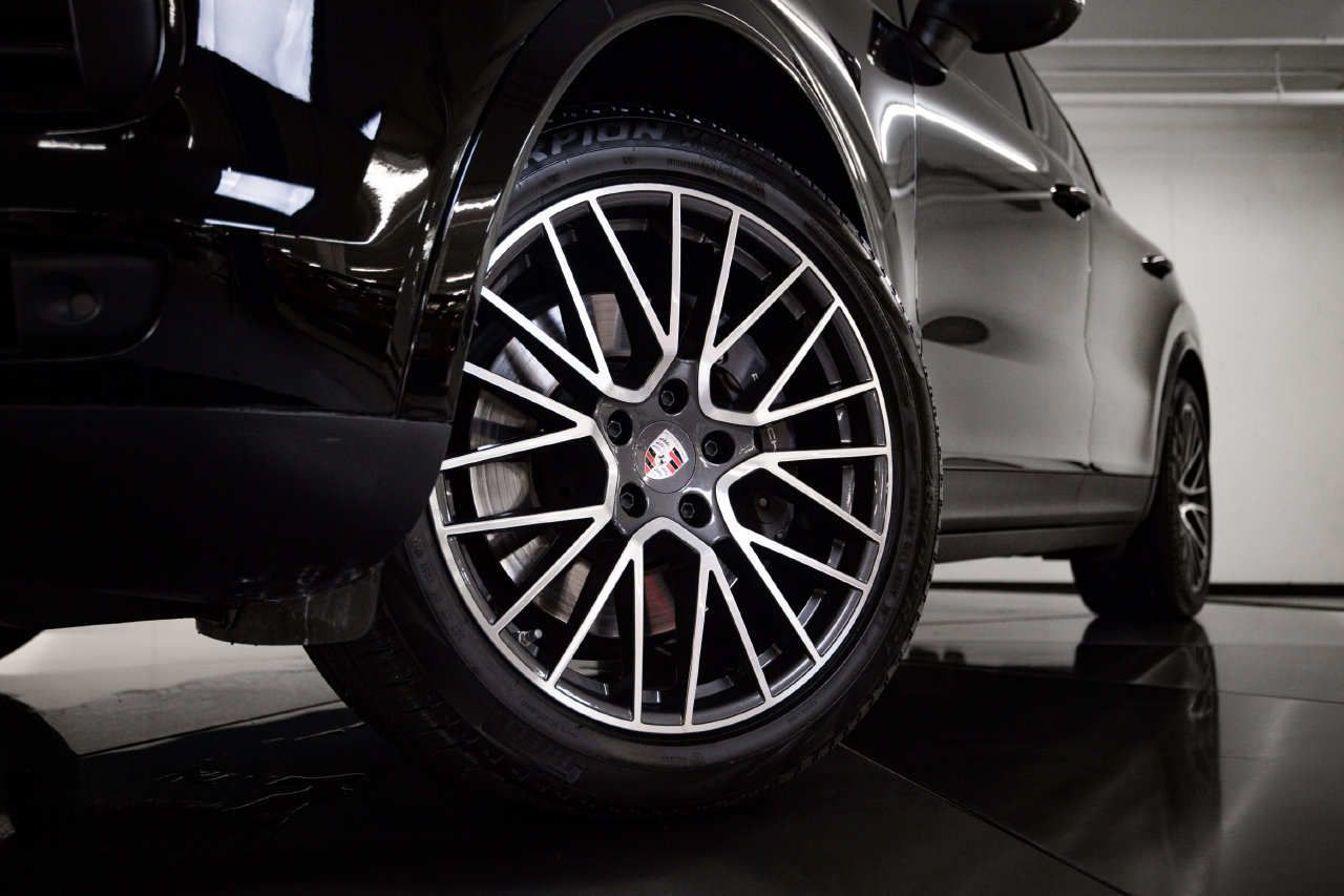 Certified 2023 Porsche Cayenne Coupe AWD/4WD image 11