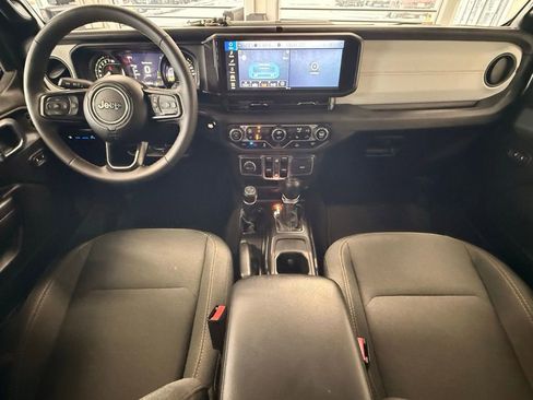 Used 2024 Jeep Wrangler Unlimited w/ Convenience Group image 20